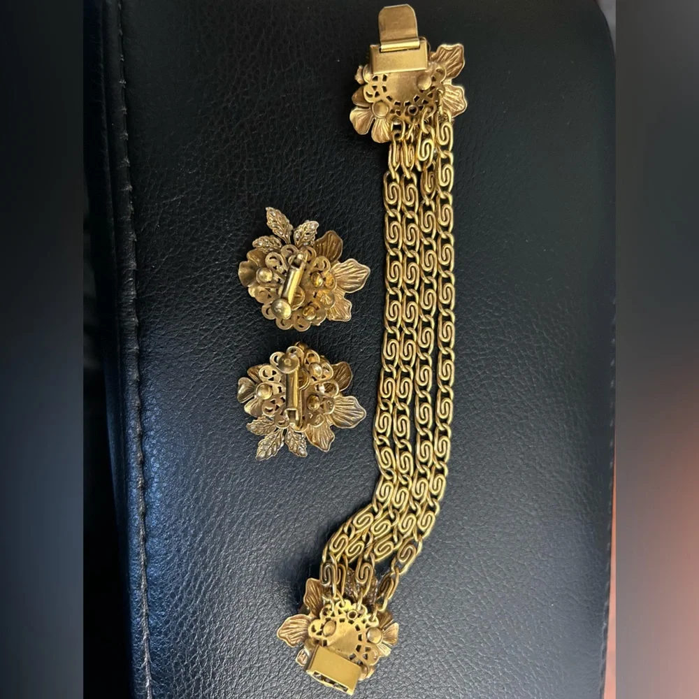 VINTAGE VENDOME AMBER RHINESTONE FAUX PEARL FLOWER BRACELET AND CLIP EARRINGS. - Picture 5 of 7